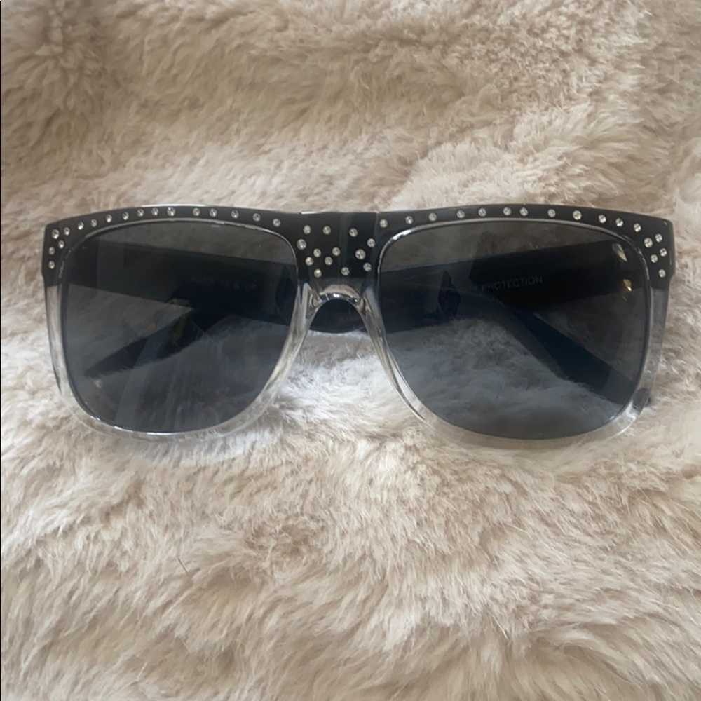 🥳 Sunglasses